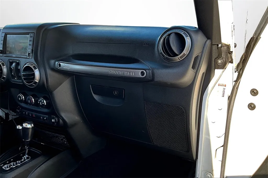 2018 Jeep Wrangler Unlimited Altitude photo 28