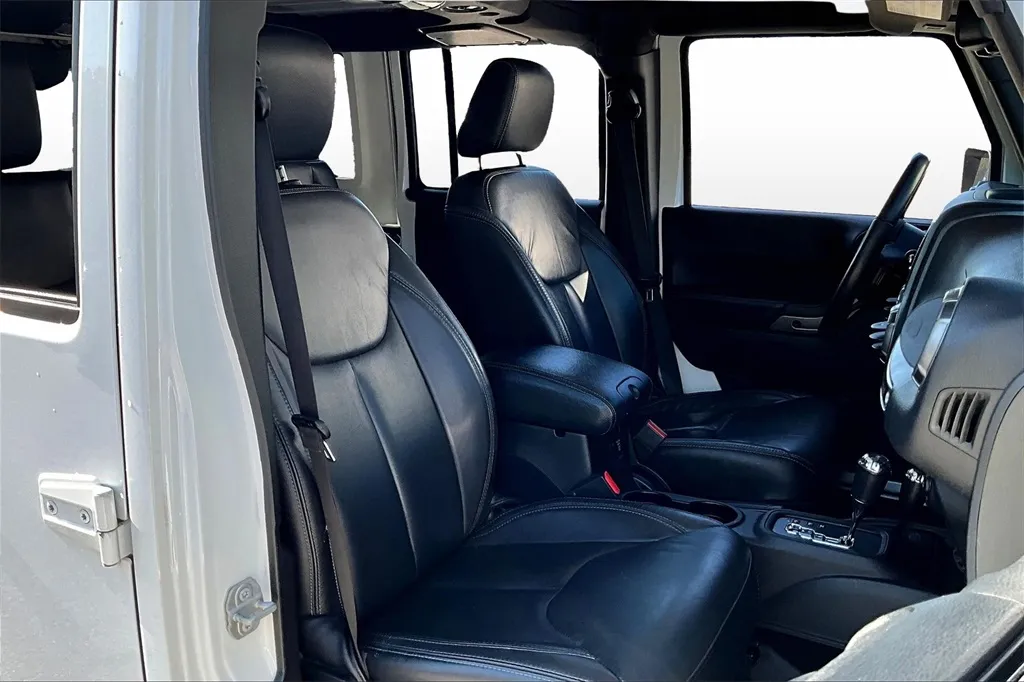2018 Jeep Wrangler Unlimited Altitude photo 19