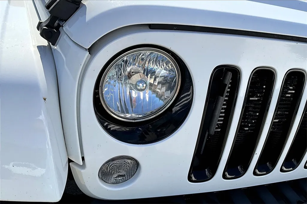 2018 Jeep Wrangler Unlimited Altitude photo 20