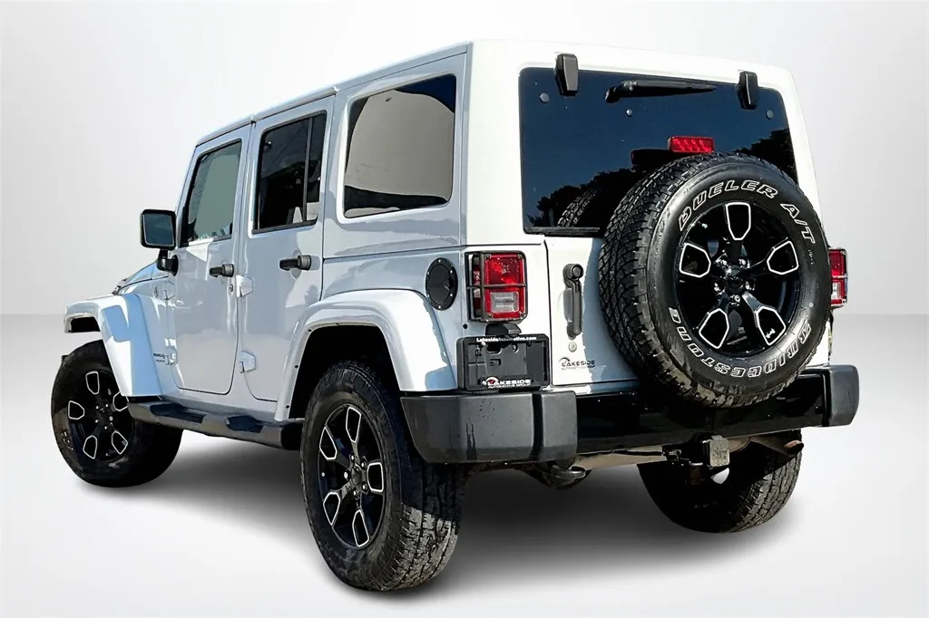 2018 Jeep Wrangler Unlimited Altitude photo 2