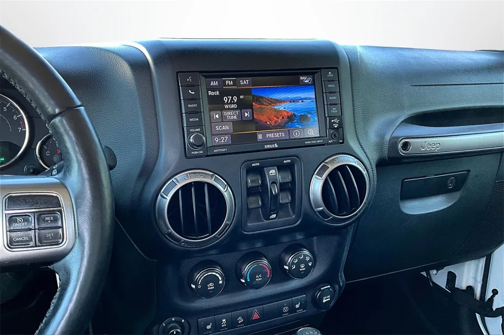 2018 Jeep Wrangler Unlimited Altitude photo 24