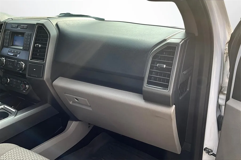 2018 Ford F-150 XLT photo 28