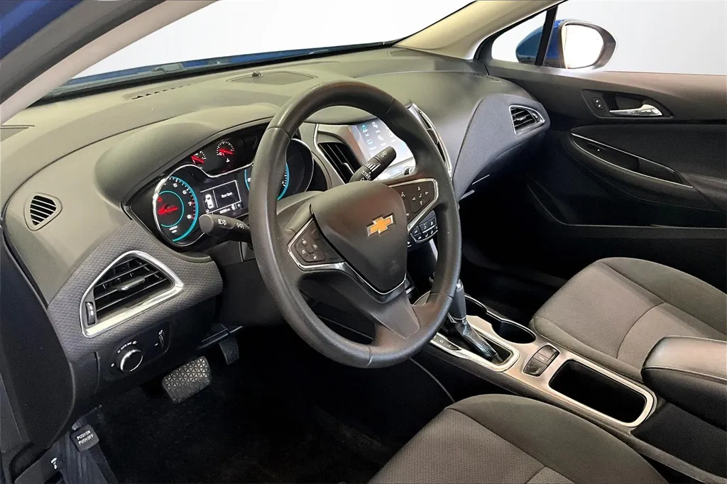 2018 Chevrolet Cruze LT photo 16