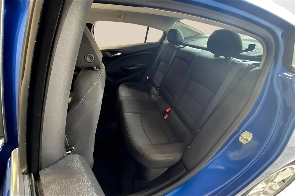 2018 Chevrolet Cruze LT photo 7