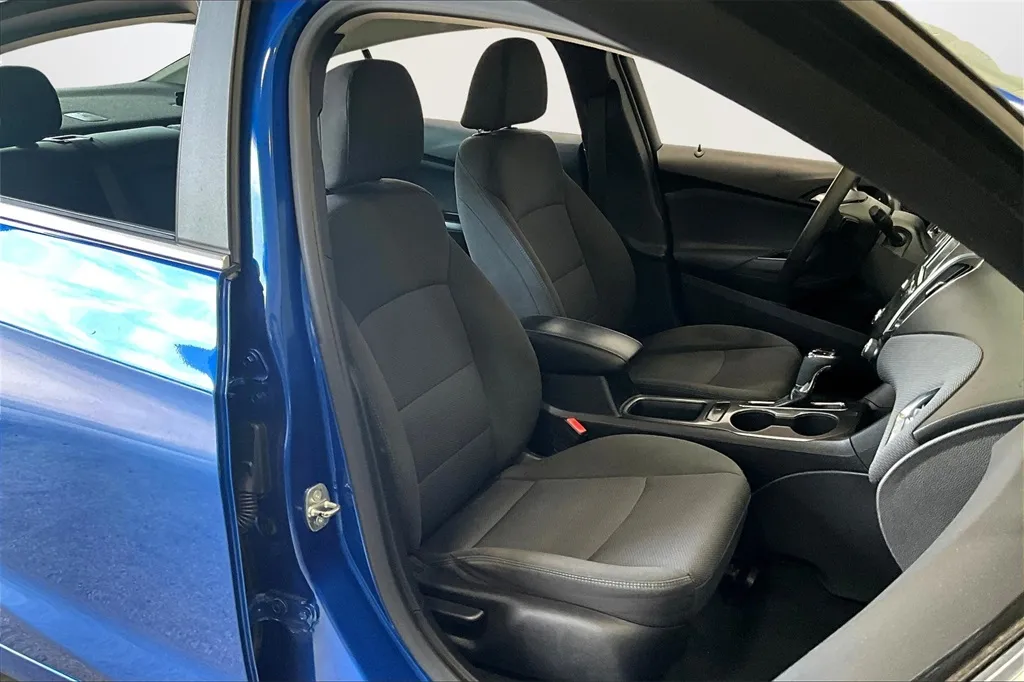 2018 Chevrolet Cruze LT photo 30