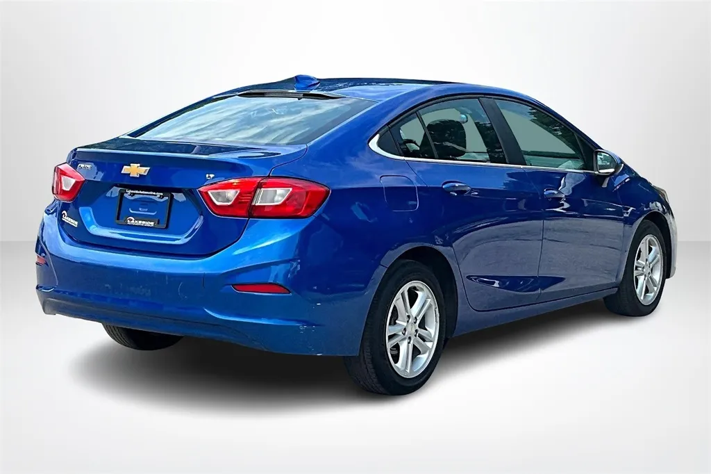 2018 Chevrolet Cruze LT photo 12