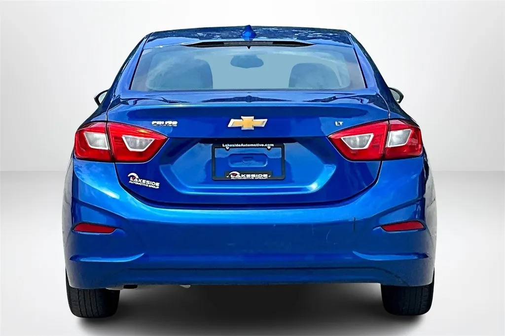2018 Chevrolet Cruze LT photo 23