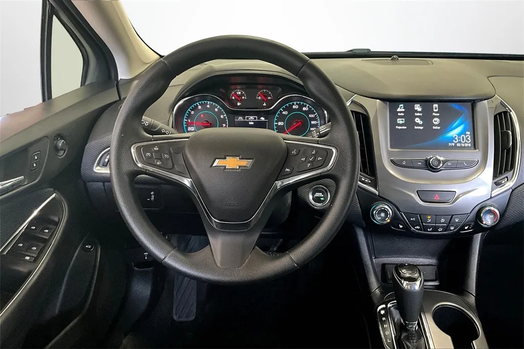2018 Chevrolet Cruze LT photo 13