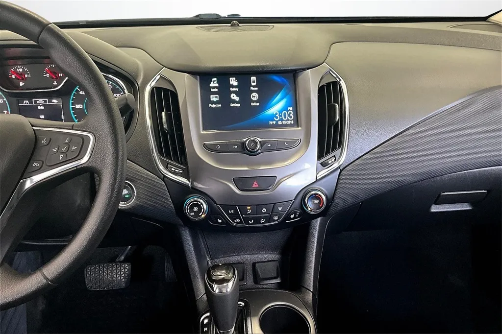 2018 Chevrolet Cruze LT photo 24