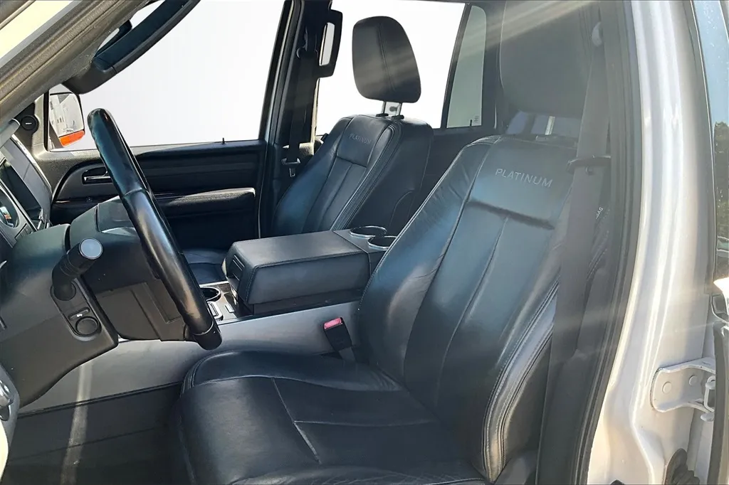 2016 Ford Expedition Platinum photo 18