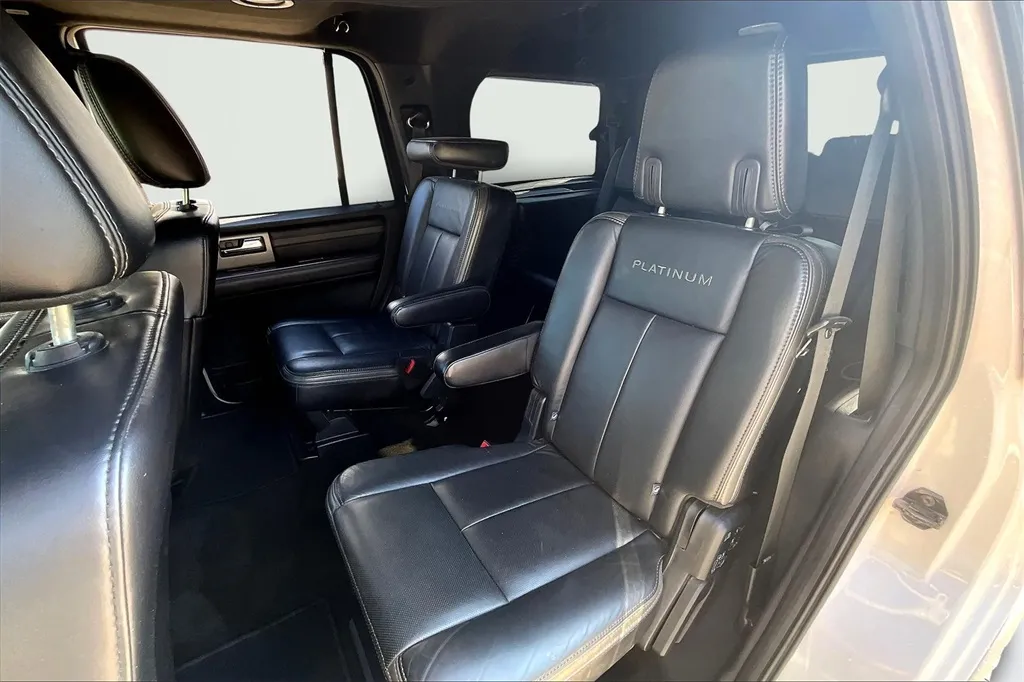 2016 Ford Expedition Platinum photo 28