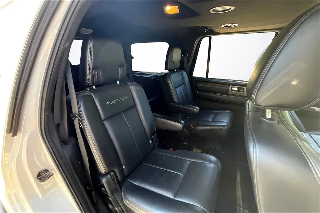 2016 Ford Expedition Platinum photo 19
