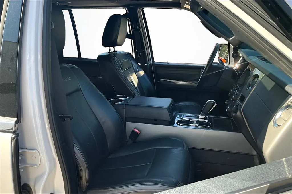 2016 Ford Expedition Platinum photo 10