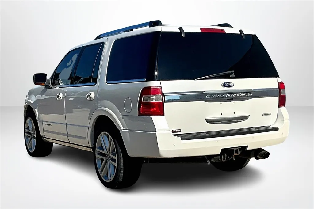 2016 Ford Expedition Platinum photo 2