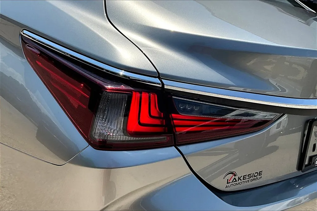 2019 Lexus ES 350 photo 8