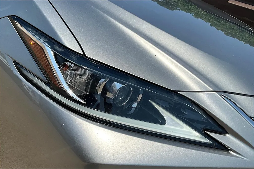2019 Lexus ES 350 photo 11