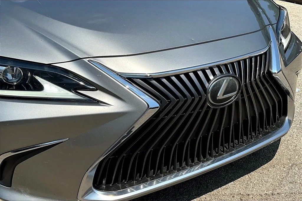 2019 Lexus ES 350 photo 22