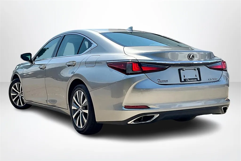 2019 Lexus ES 350 photo 2