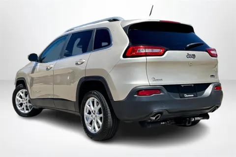 More photos of 2014 Jeep Cherokee Latitude at Lakeside Automotive Group, MI
