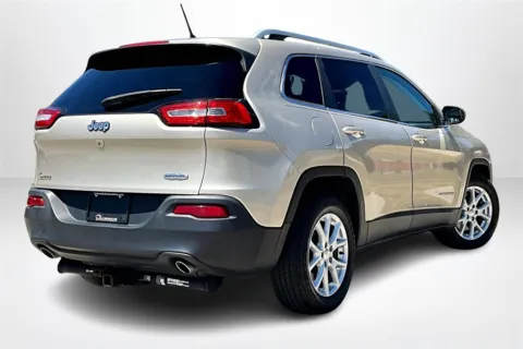 More photos of 2014 Jeep Cherokee Latitude at Lakeside Automotive Group, MI