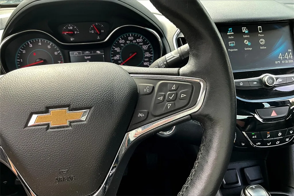 2017 Chevrolet Cruze Premier photo 14
