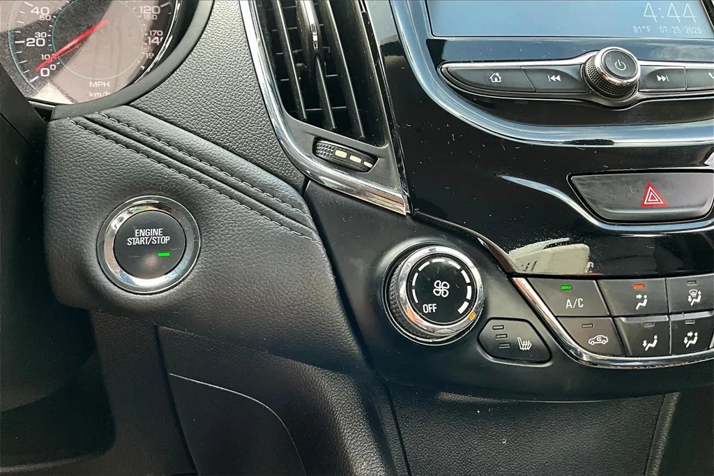 2017 Chevrolet Cruze Premier photo 15