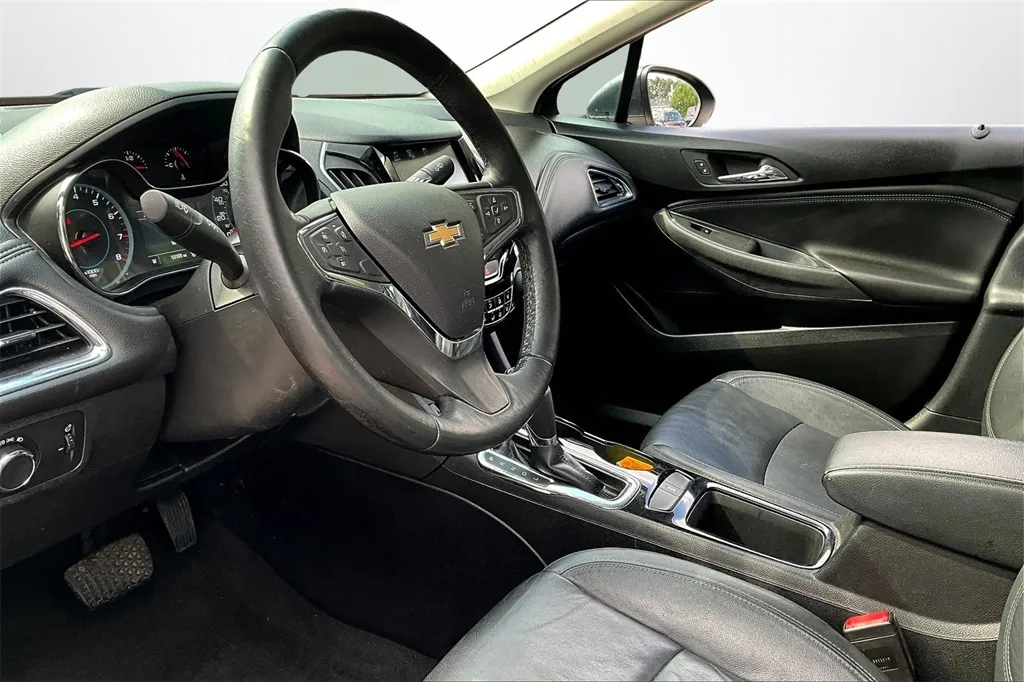 2017 Chevrolet Cruze Premier photo 24