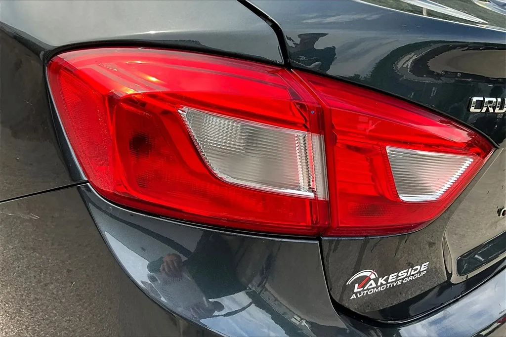 2017 Chevrolet Cruze Premier photo 25