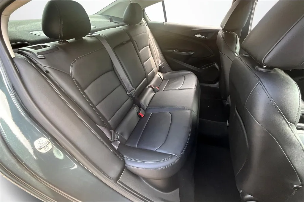 2017 Chevrolet Cruze Premier photo 8