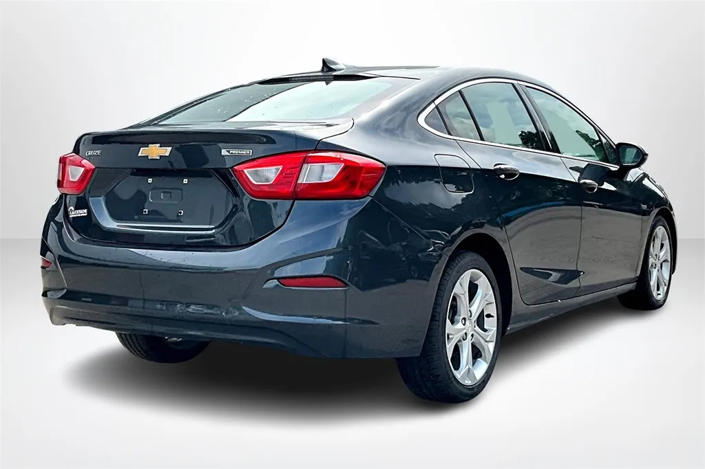 2017 Chevrolet Cruze Premier photo 12