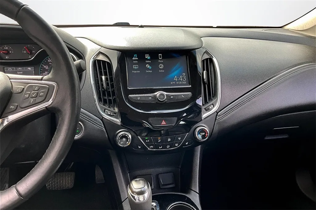 2017 Chevrolet Cruze Premier photo 22