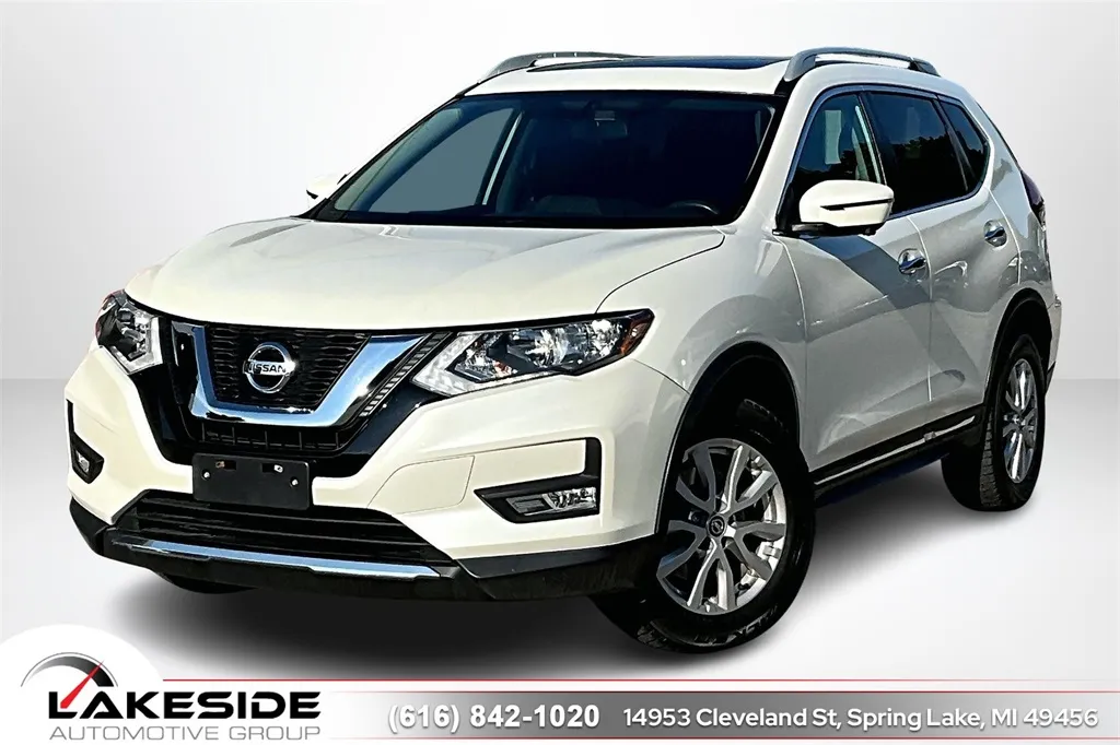 White 2017 Nissan Rogue for sale in Spring Lake, MI