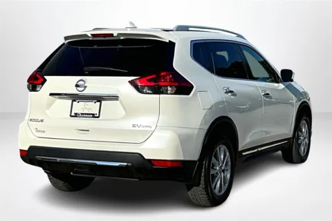 More photos of 2017 Nissan Rogue at Lakeside Automotive Group, MI