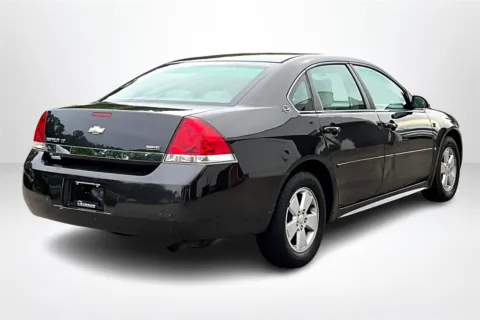More photos of 2009 Chevrolet Impala LT at Lakeside Automotive Group, MI