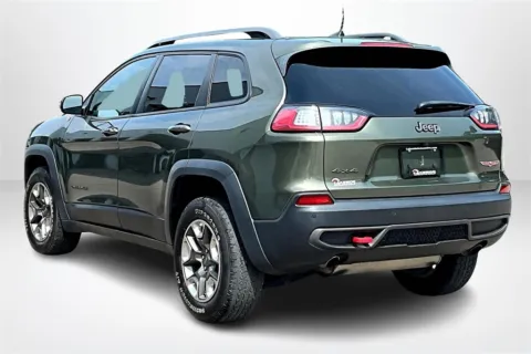 More photos of 2019 Jeep Cherokee Trailhawk at Lakeside Automotive Group, MI