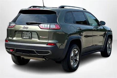 More photos of 2019 Jeep Cherokee Trailhawk at Lakeside Automotive Group, MI