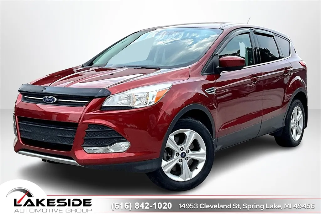 Red 2016 Ford Escape SE for sale in Spring Lake, MI