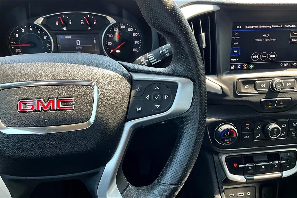 2023 Gmc Terrain SLE photo 25