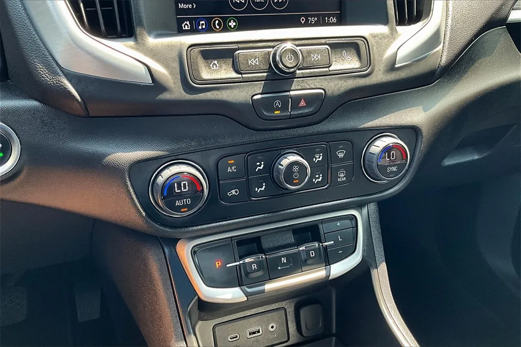 2023 Gmc Terrain SLE photo 26