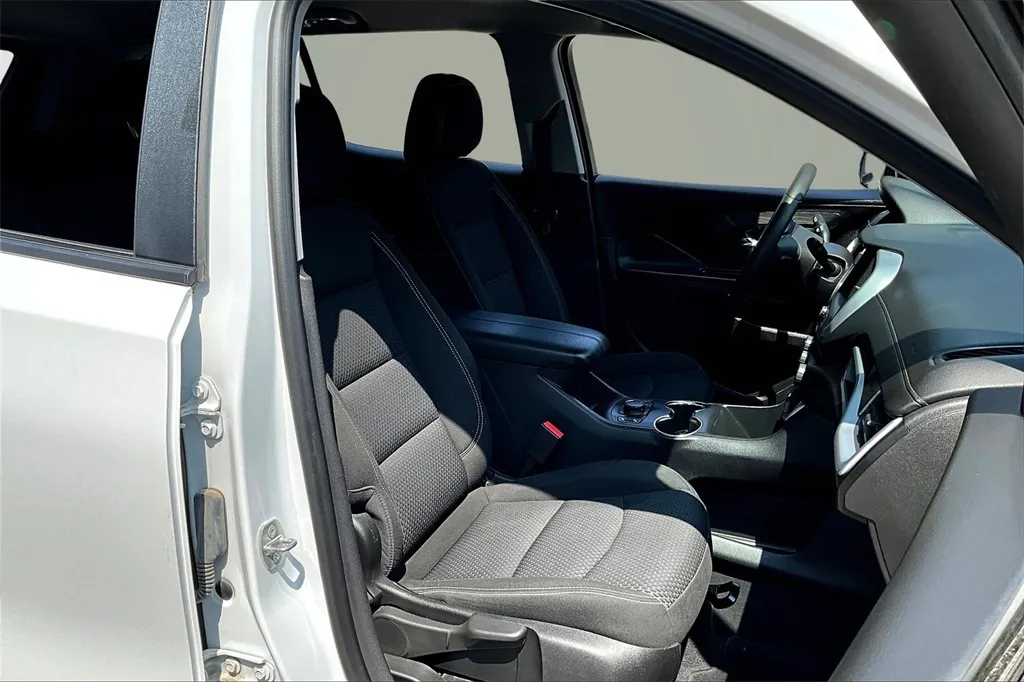 2023 Gmc Terrain SLE photo 9