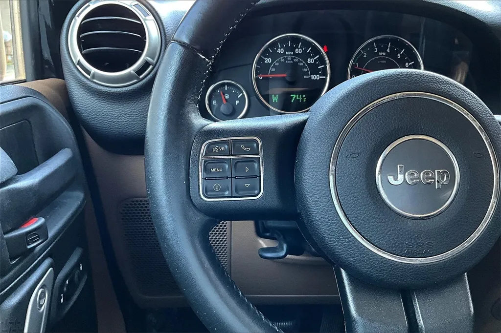 2017 Jeep Wrangler Unlimited Sahara photo 4