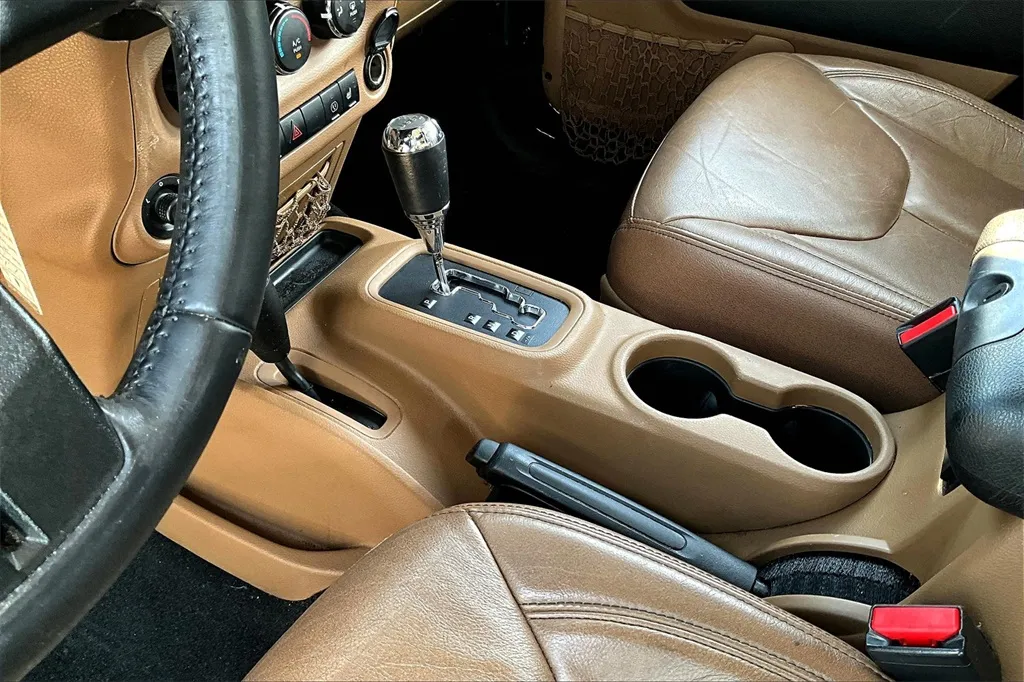 2017 Jeep Wrangler Unlimited Sahara photo 6
