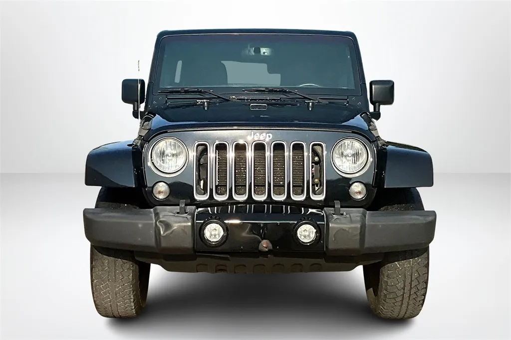 2017 Jeep Wrangler Unlimited Sahara photo 10