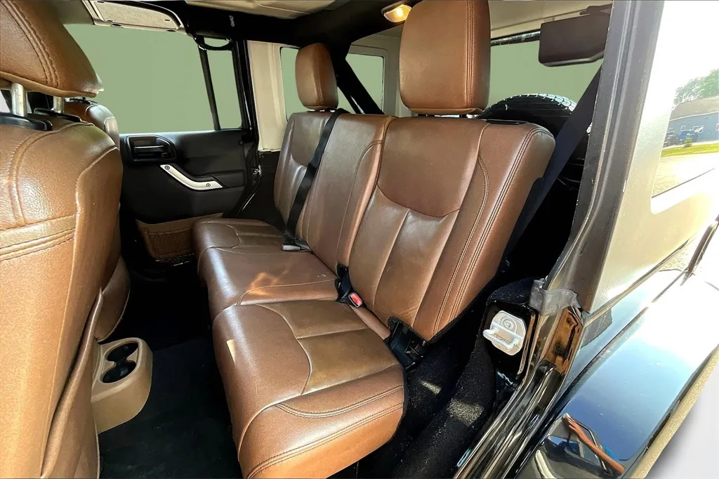 2017 Jeep Wrangler Unlimited Sahara photo 16