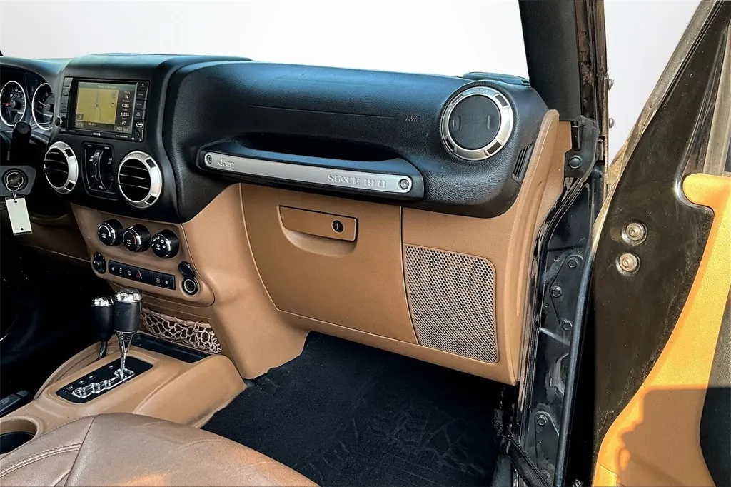 2017 Jeep Wrangler Unlimited Sahara photo 26