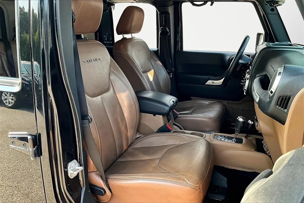 2017 Jeep Wrangler Unlimited Sahara photo 18