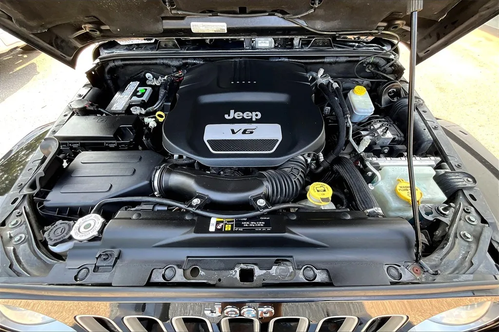 2017 Jeep Wrangler Unlimited Sahara photo 27