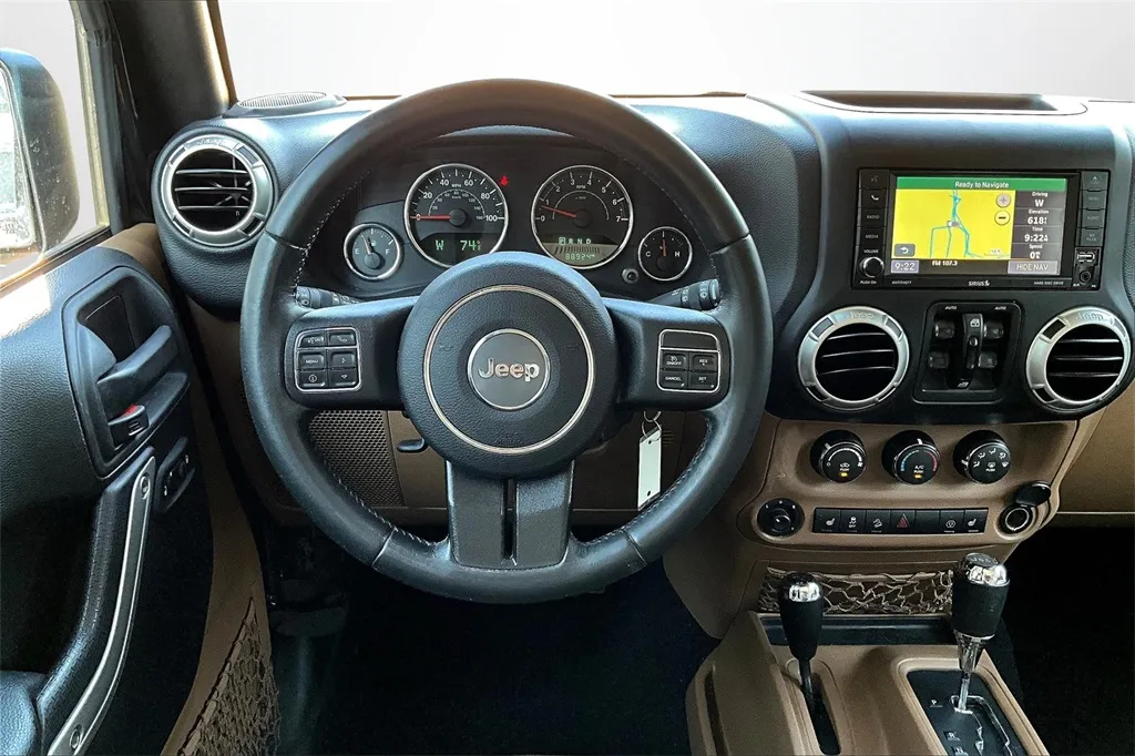 2017 Jeep Wrangler Unlimited Sahara photo 12