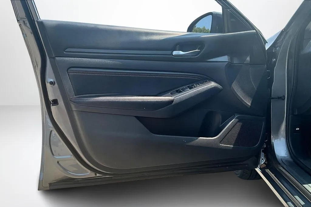 2020 Nissan Altima SR - Photo 19