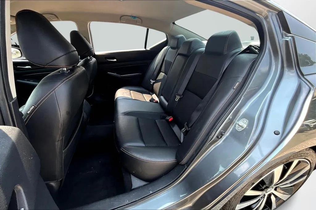 2020 Nissan Altima SR - Photo 21